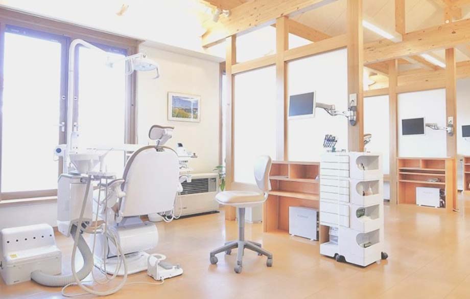 広々とした開放感のある院内